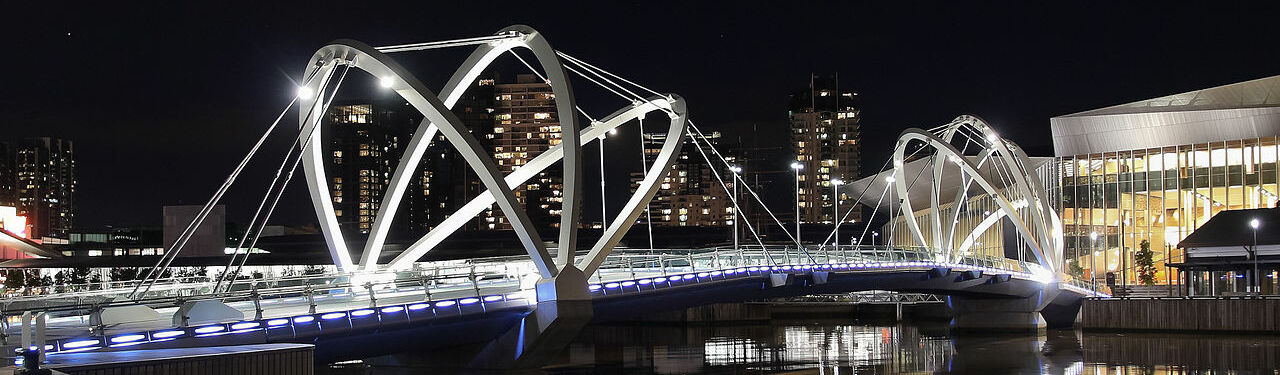 "Night View of Grimshaw Architects Seafarers Footbridge at South Wharf, Melbourne" CC BY-SA 2.0 DE by Donaldytong